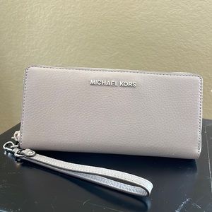 NEW Michael Kors clutch. Jet Set Travel. Pearl Gray leather. Removable strap.